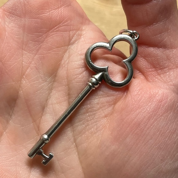 Tiffany & Co. Clover Key Pendant 925 Silver 2” - Picture 11 of 13